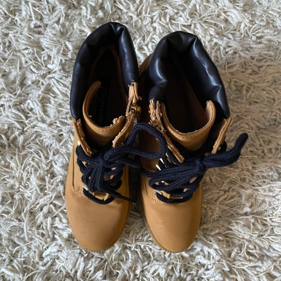 Zigi Soho Chunky heeled women’s boots that resemble “Timbs”, size 8 - Picture 10 of 13